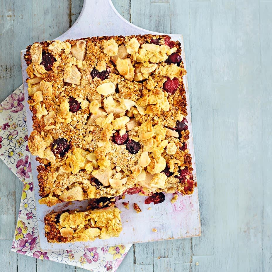 Photo of Pear & cranberry streusel bars by WW