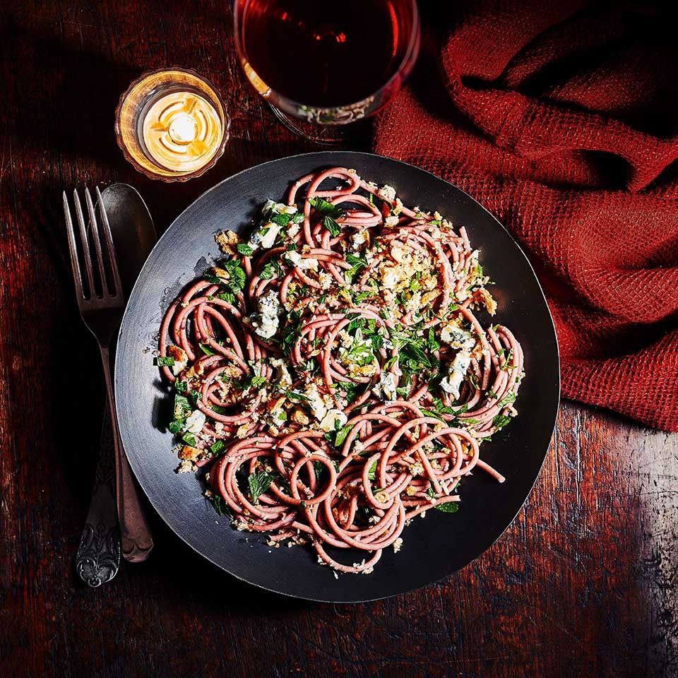 Photo of Red wine spaghetti with blue cheese by WW