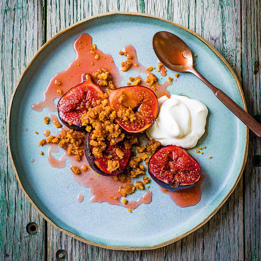 Photo of Honey-roasted figs with ginger snap crumble by WW